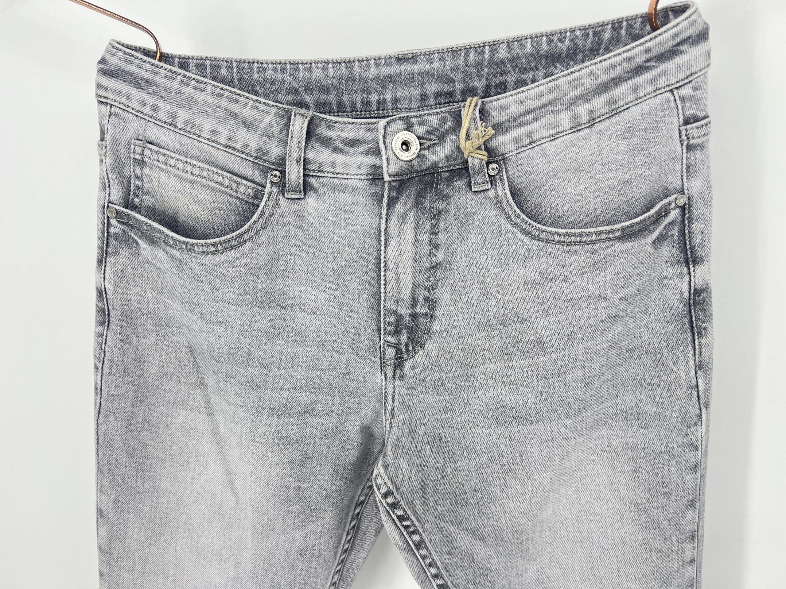 Stylish Grey Denim Jeans for Men – High-Quality Slim Fit Design - Image 4