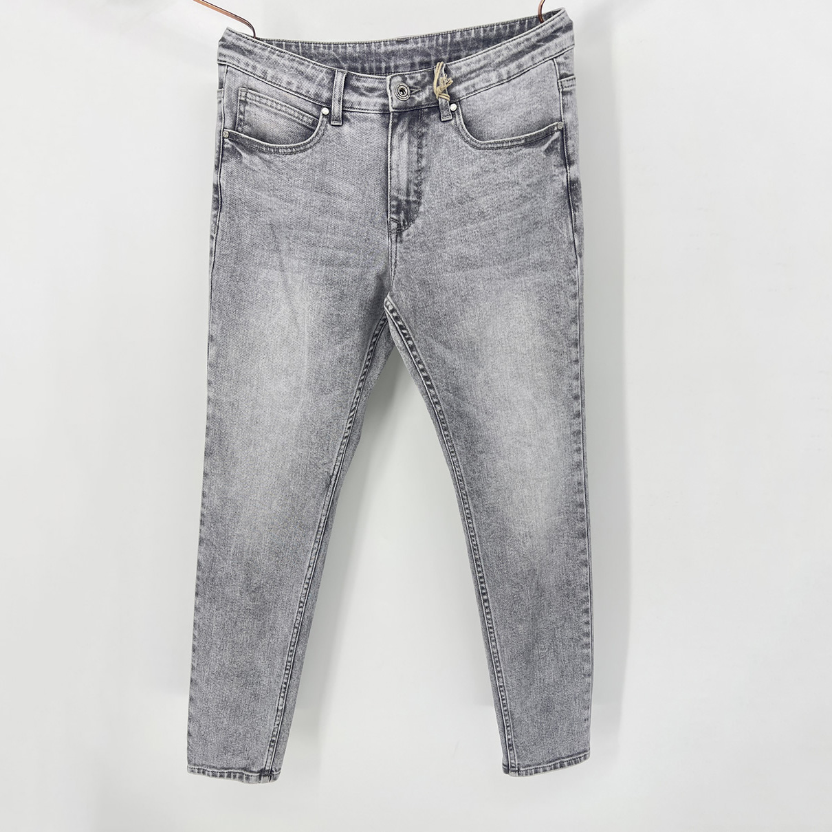 Stylish Grey Denim Jeans for Men – High-Quality Slim Fit Design
