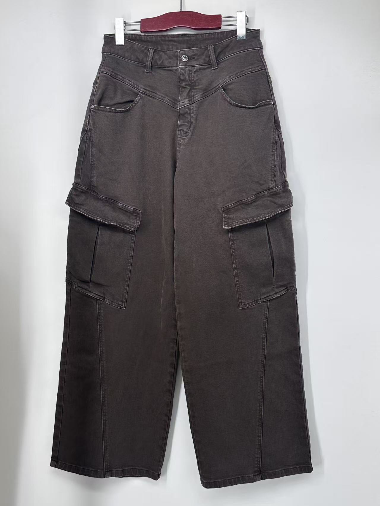 Cargo Utility in Brown – relaxed, functional, on-trend